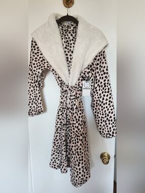Hurley Women's Plush Leopard-Print Robe with Sherpa Collar - Light Pink & Black